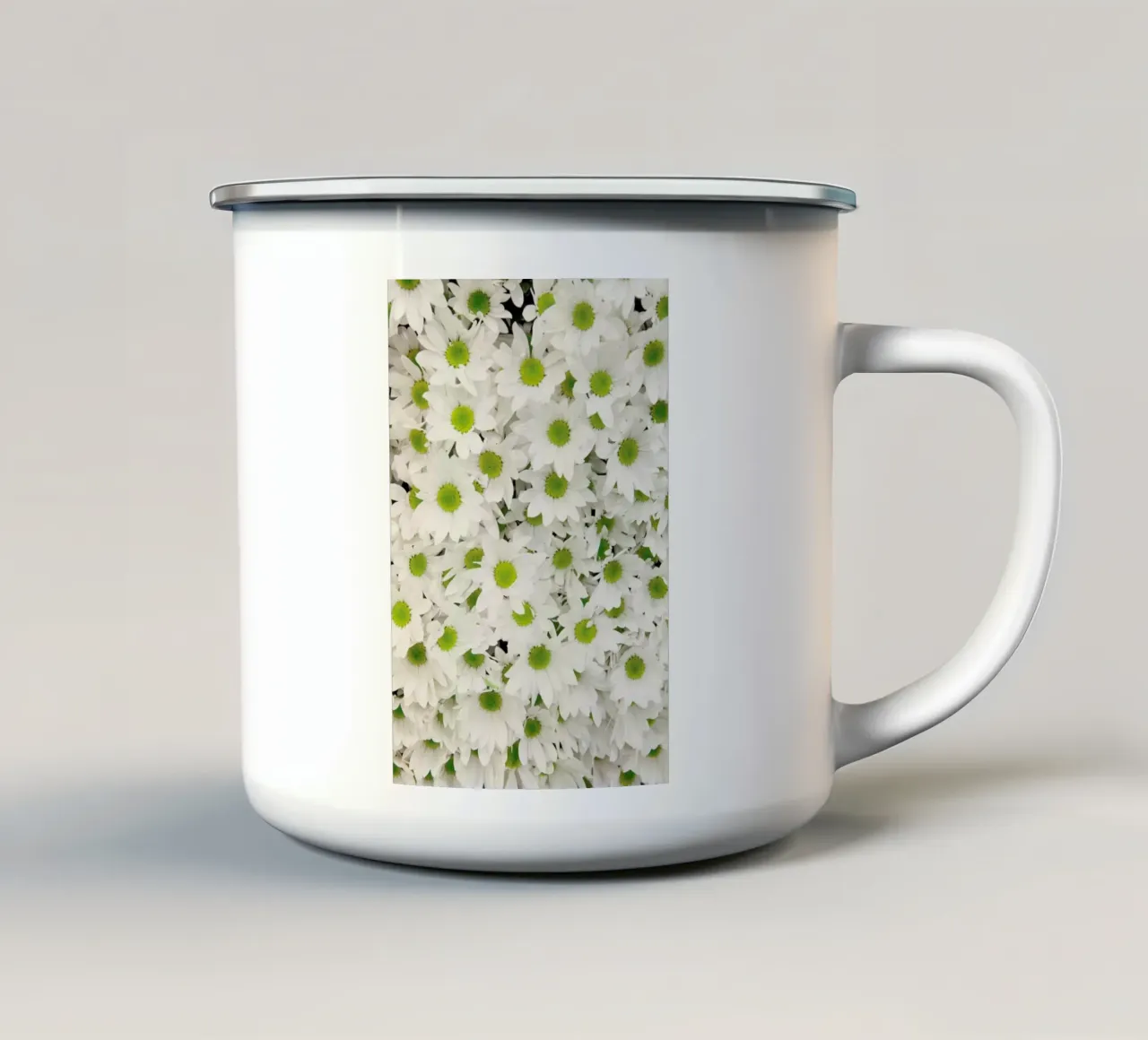 Daisy tazza in smalto da Catherine McDonald