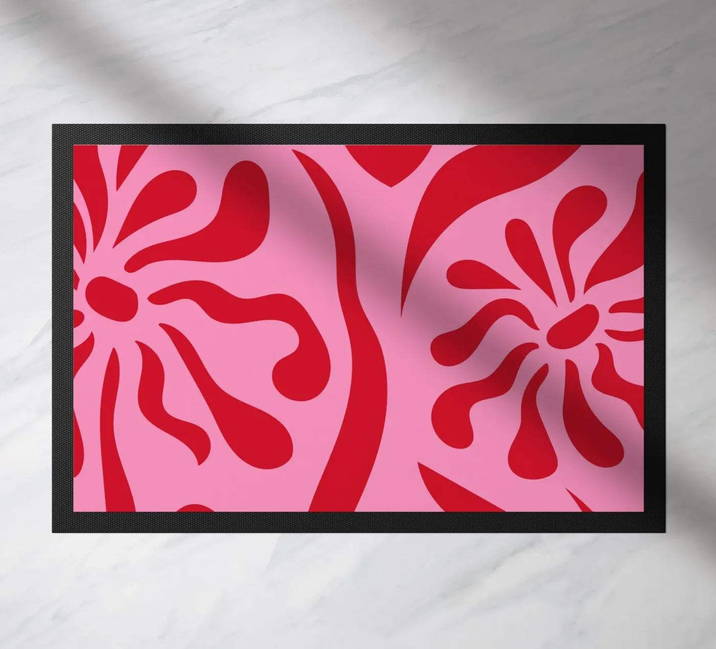 Rosa e rosso floreale zerbino da Kim Hubball Studio