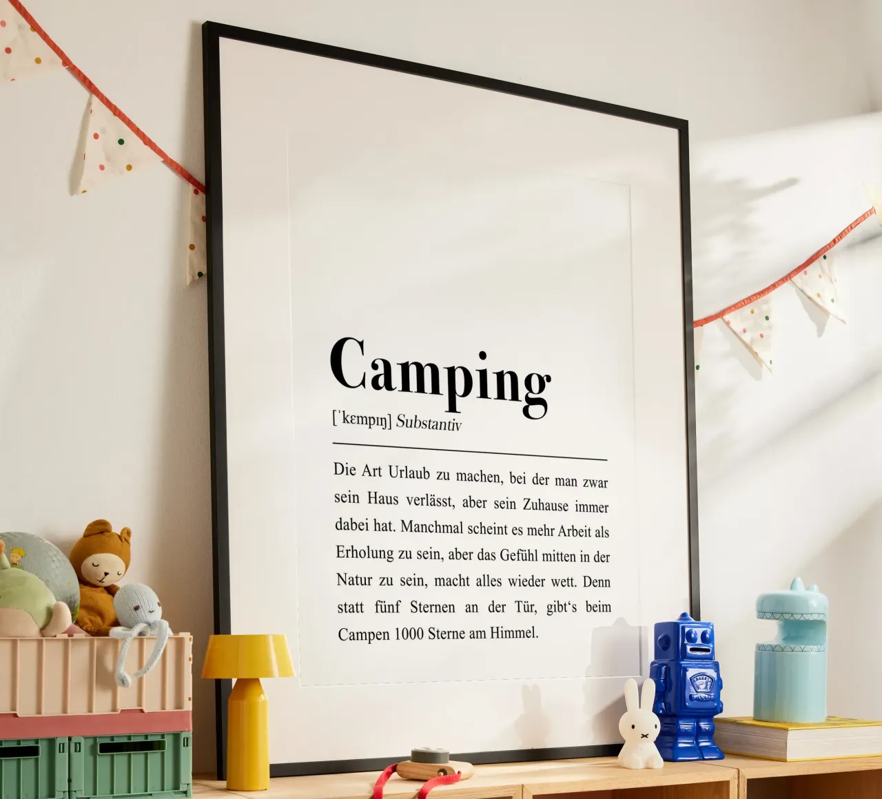 Camping Spruch: Wörterbuch Definition Poster mit Holzrahmen von Pulse of Art