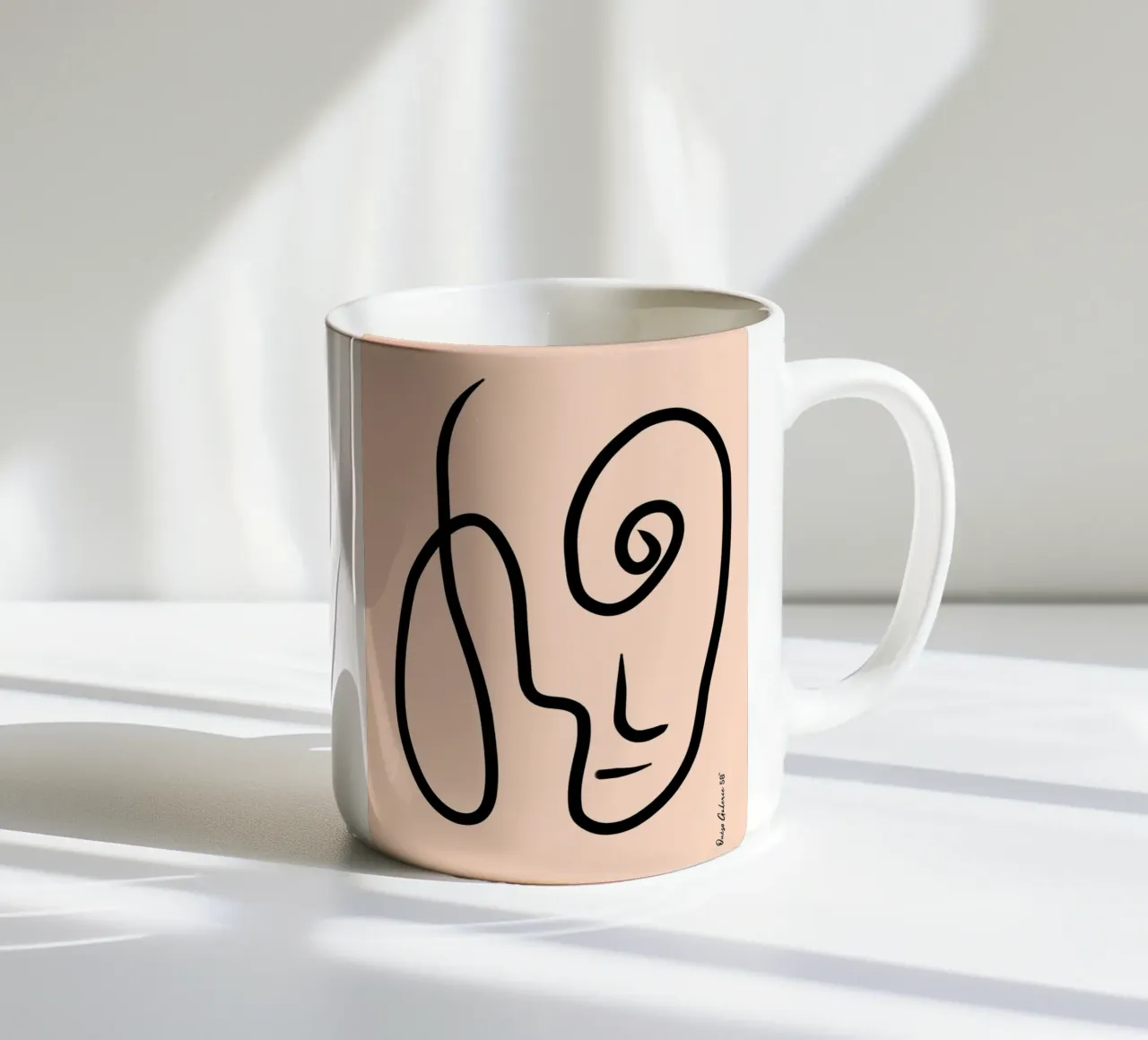 Bold Silhouettes tazza in ceramica da Mike Leymi
