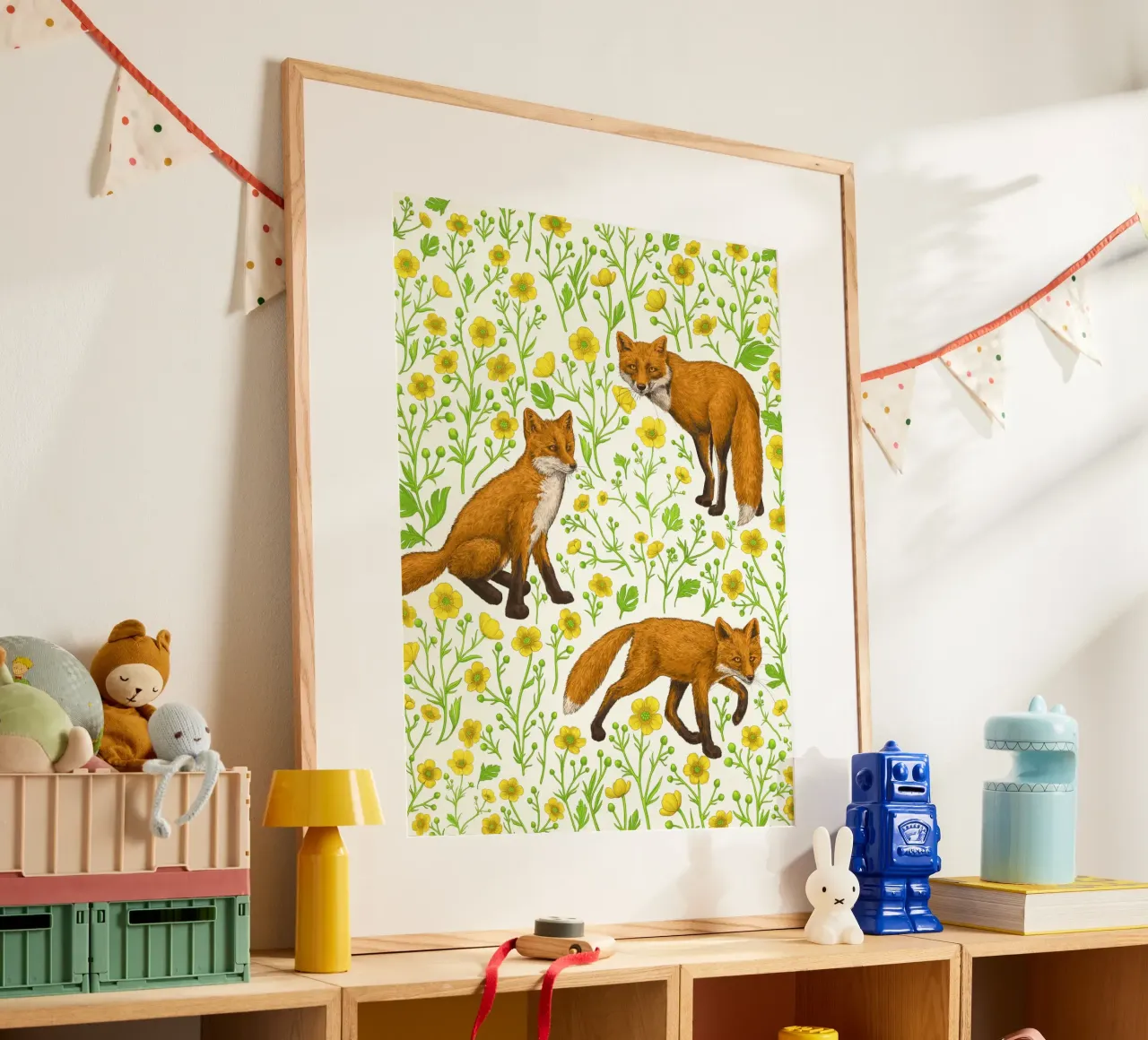 Volpi e ranuncoli poster con telaio in legno da Painted Nature