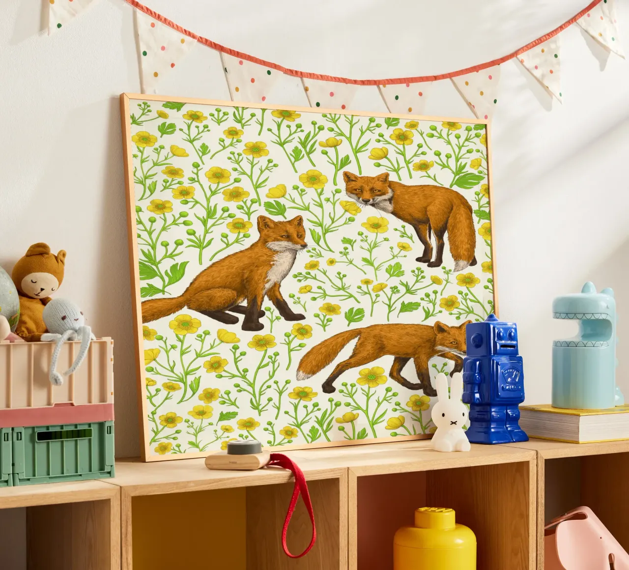 Volpi e ranuncoli poster con telaio in legno da Painted Nature