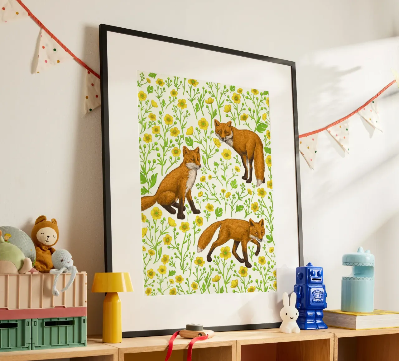 Volpi e ranuncoli poster con telaio in legno da Painted Nature