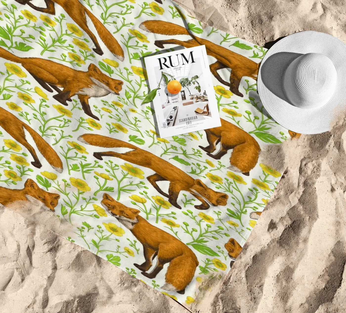 Volpi e ranuncoli telo mare da Painted animals