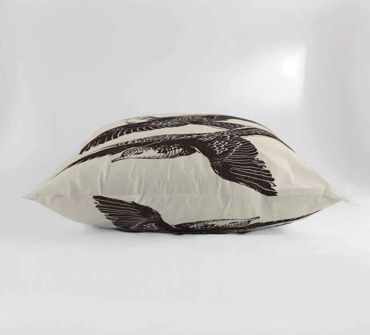 Two Birds in Flight cuscino da apoloprints