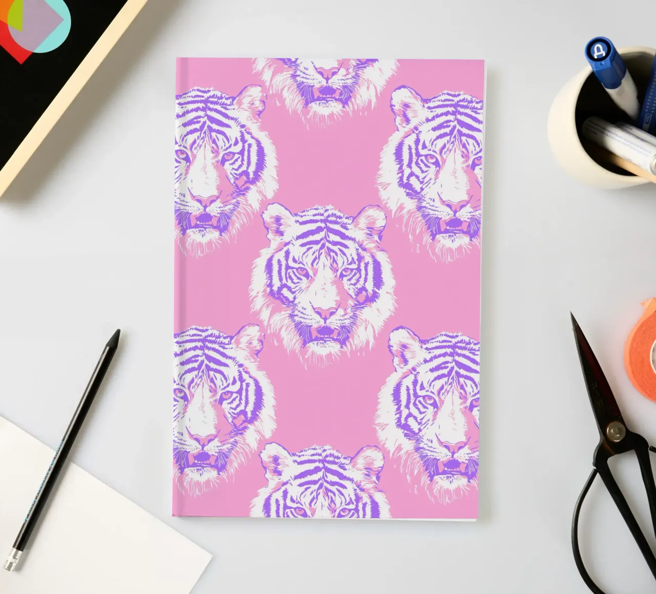 Bianco Tigre Rosa Ghepardo Rosa Leopardo Animale 90s Y2K Preppy diario da Gentle Echoes Art