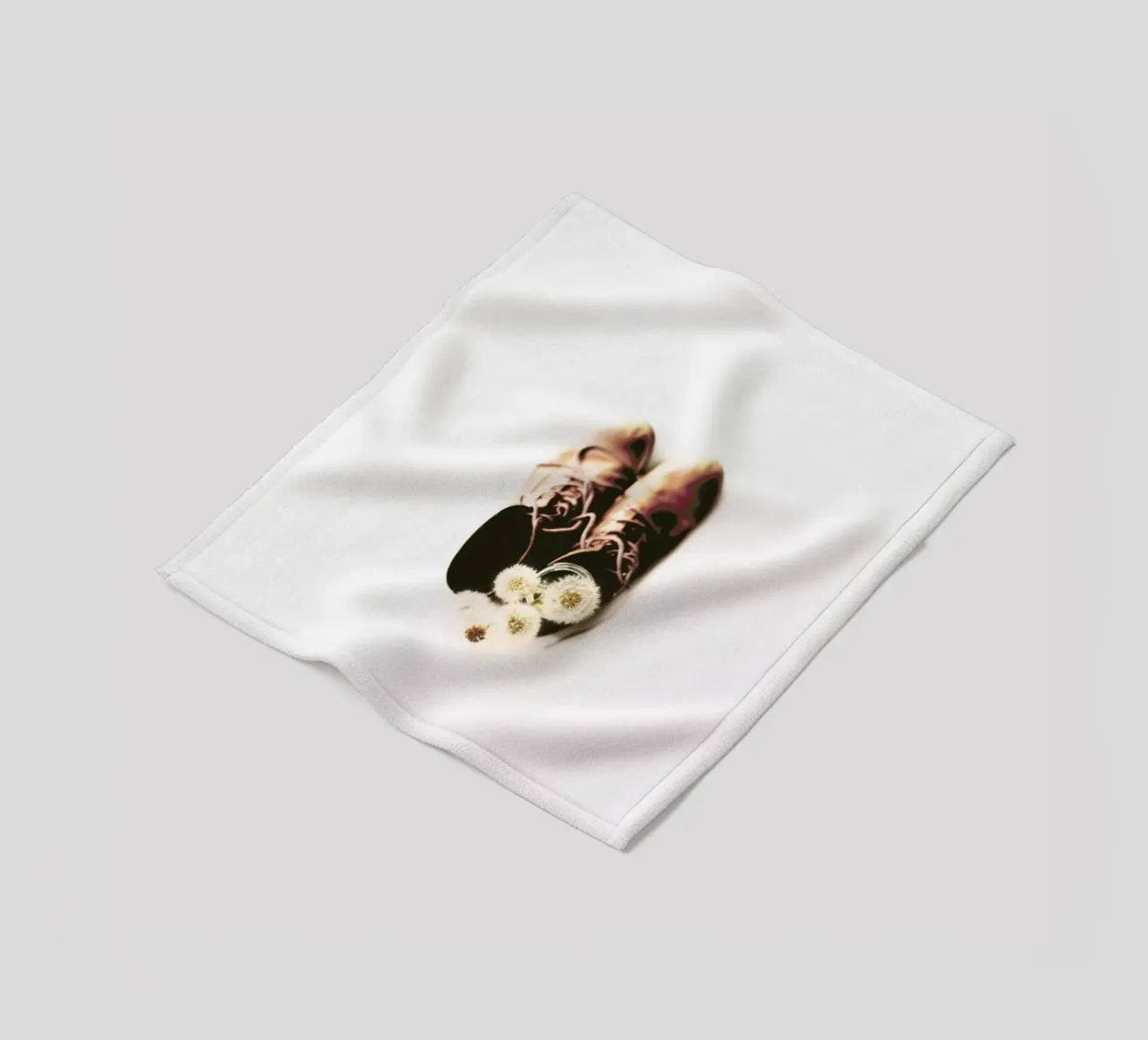 Do Small Things With Much Love coperta in pile da Ingrid Beddoes