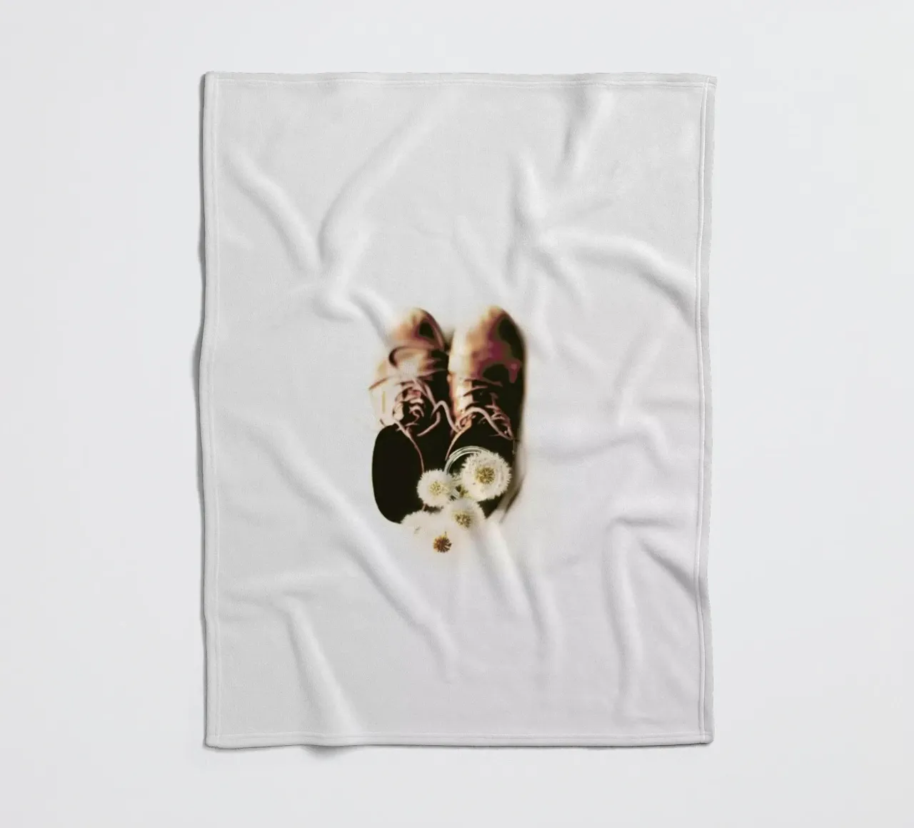 Do Small Things With Much Love coperta in pile da Ingrid Beddoes