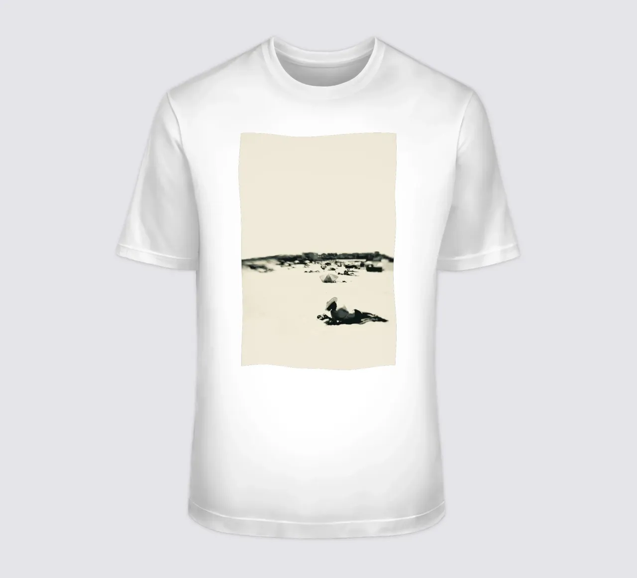 Lady On The Beach t-shirt da Ingrid Beddoes