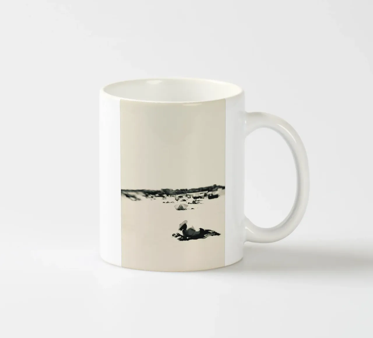 Lady On The Beach tazza in ceramica da Ingrid Beddoes