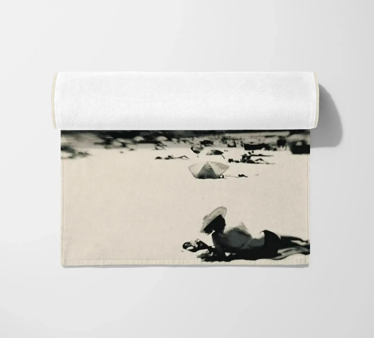 Lady On The Beach telo mare da Ingrid Beddoes