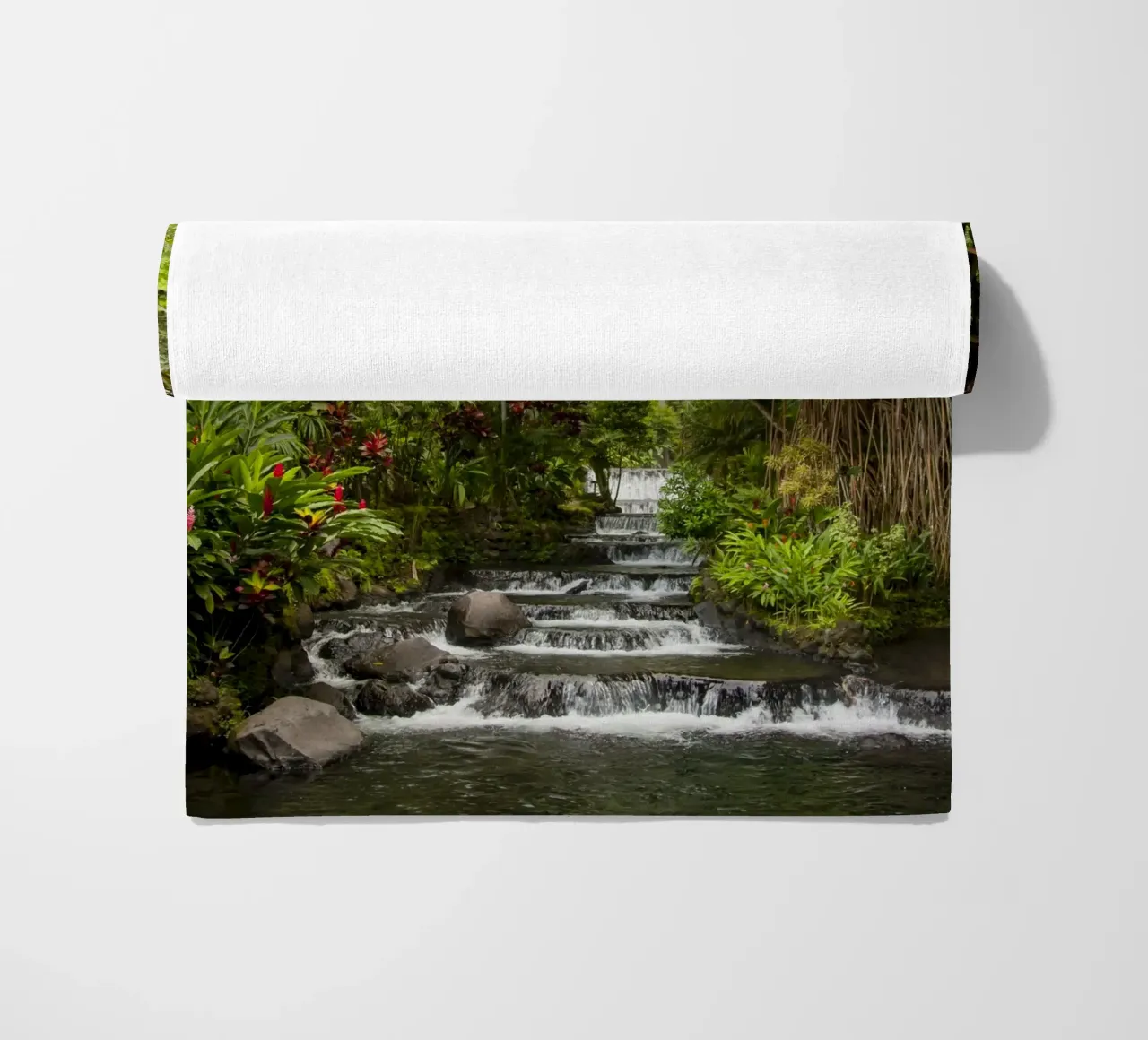 Cascata tropicale telo mare da Alexey