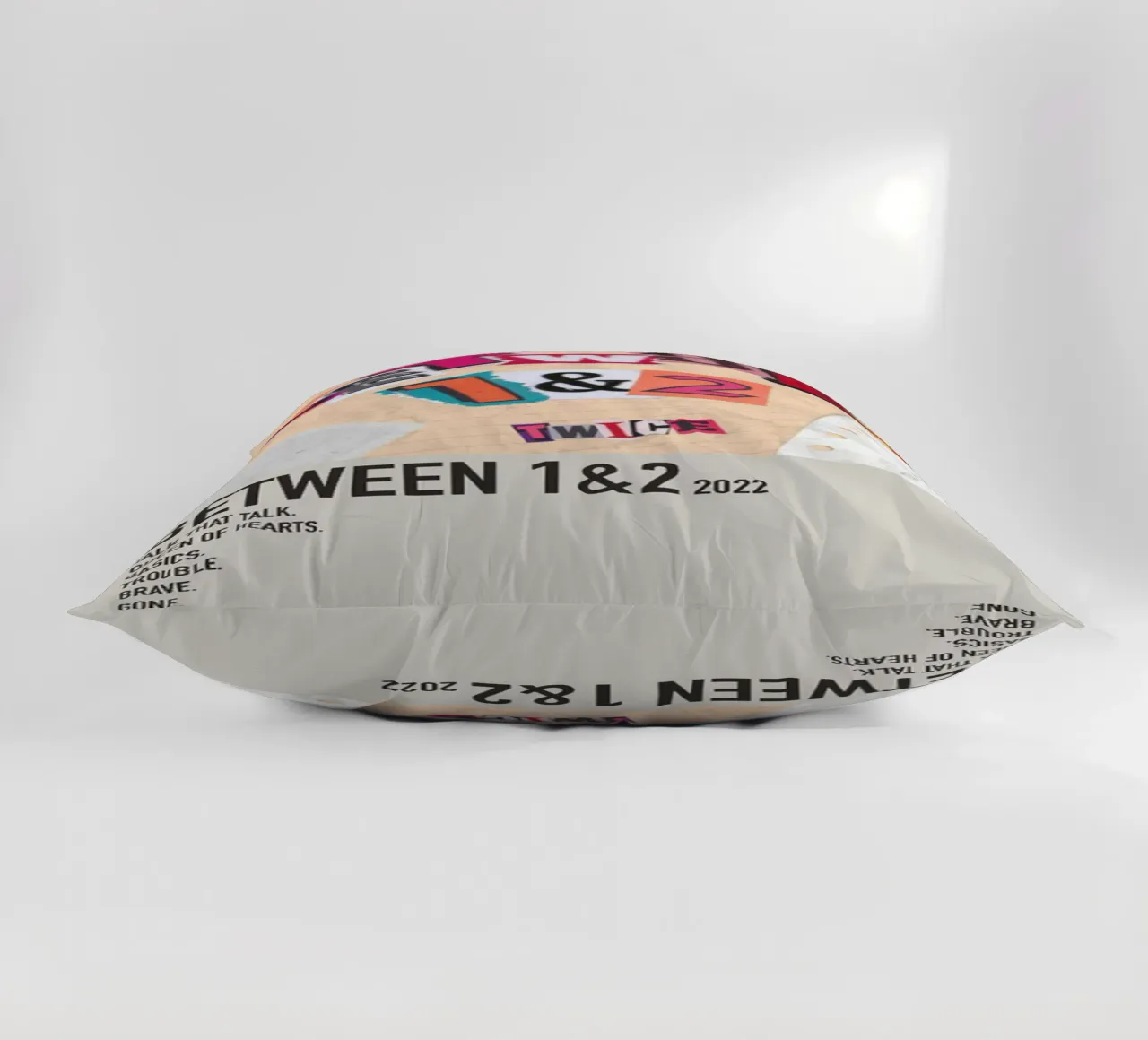 BETWEEN 1&2 2022 TWICE cojín de SoundStudio
