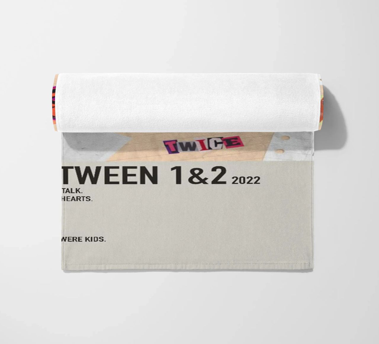 BETWEEN 1&2 2022 TWICE telo mare da SoundStudio