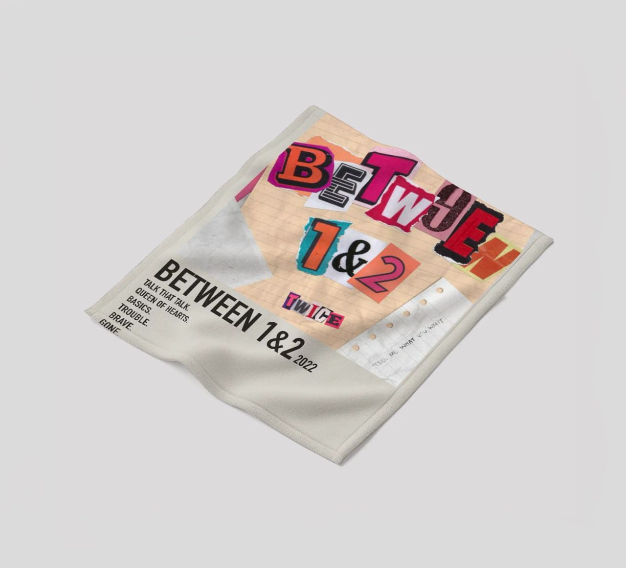 BETWEEN 1&2 2022 TWICE coperta in pile da SoundStudio