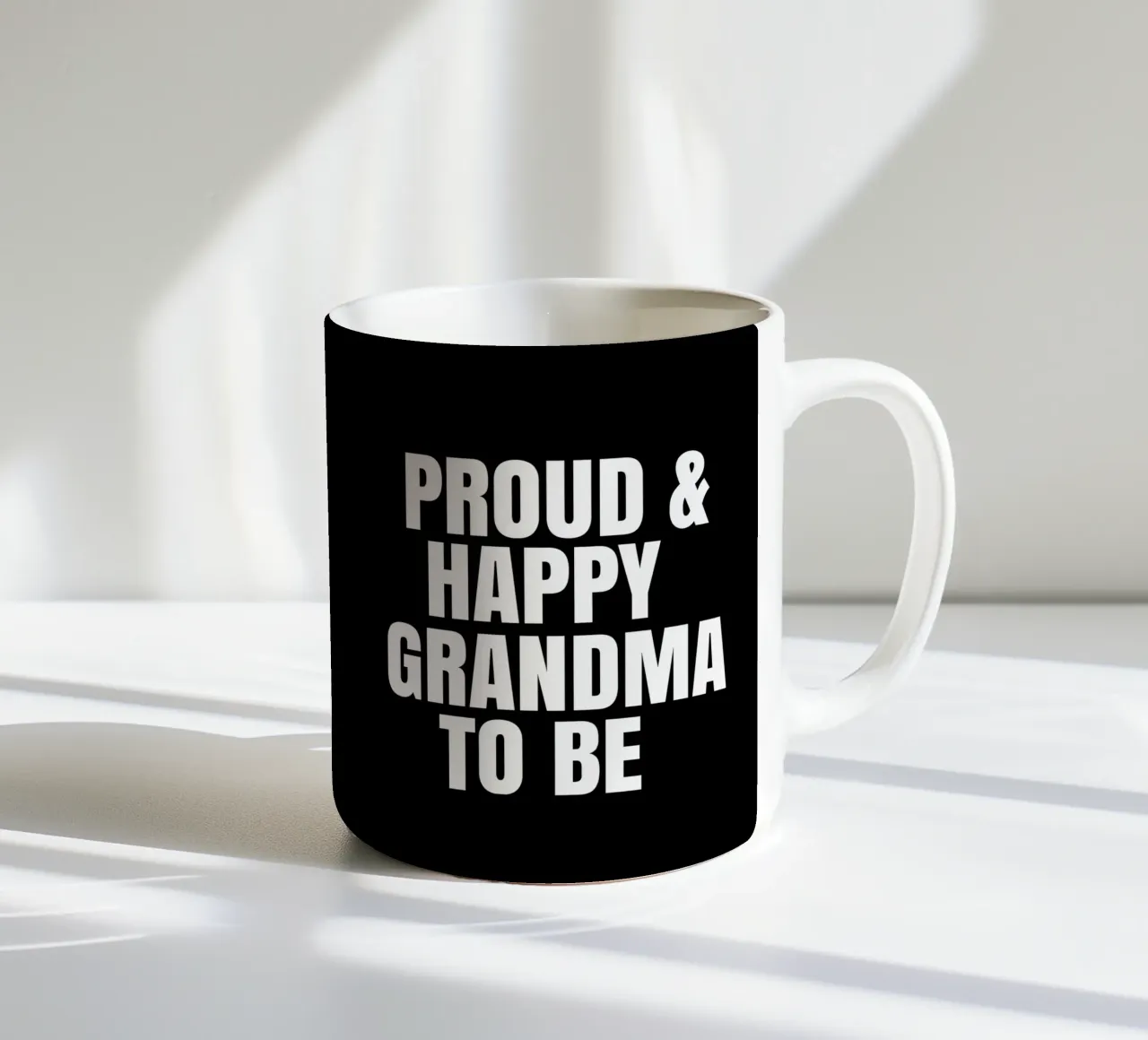 Proud and happy grandma to be tazza in ceramica da happieeagle