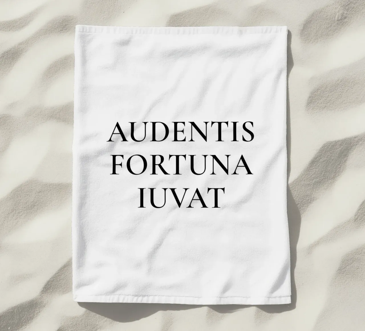Audentis Fortuna Iuvat - La fortuna favorisce gli audaci telo mare da Paigaam Studio
