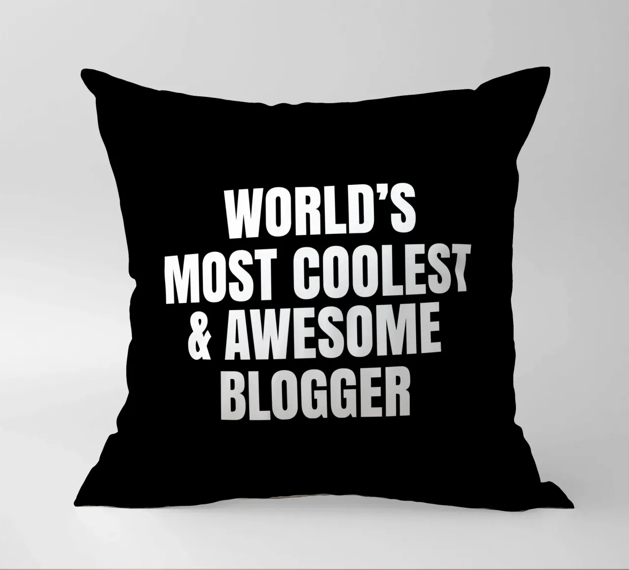 World's most coolest and awesome blogger cojín de happieeagle
