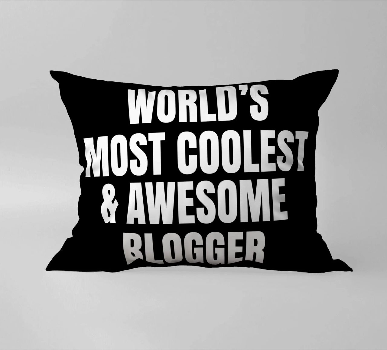 World's most coolest and awesome blogger cuscino da happieeagle