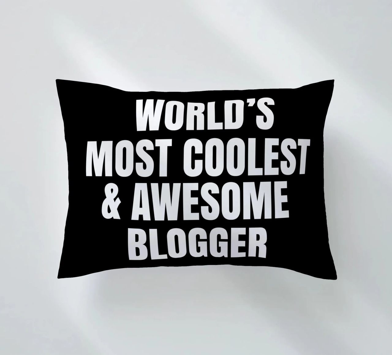 World's most coolest and awesome blogger cuscino da happieeagle