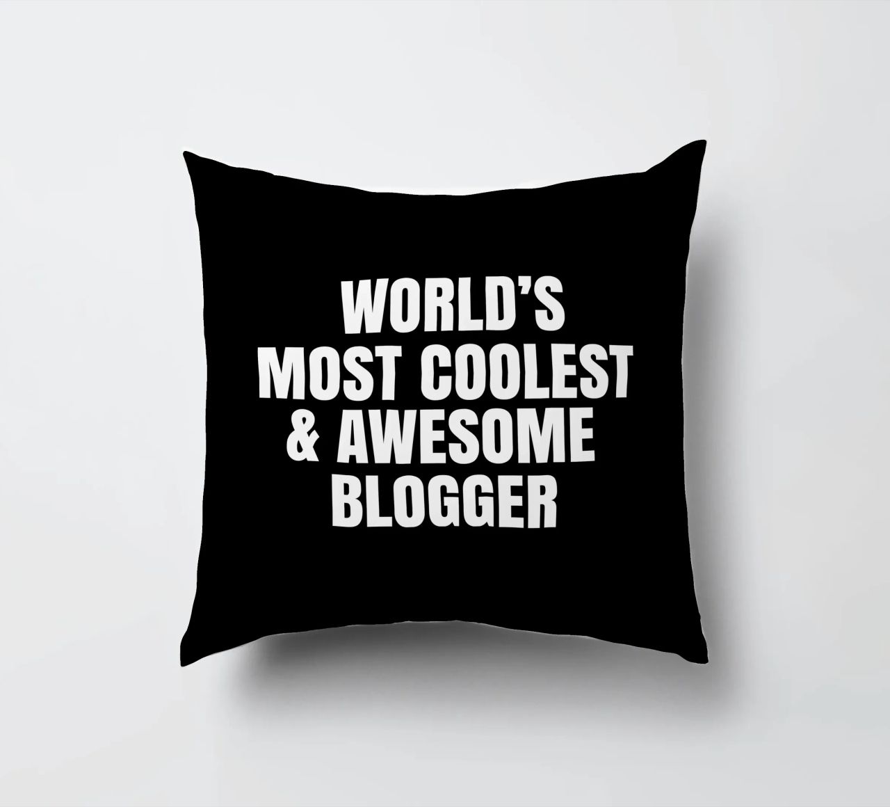 World's most coolest and awesome blogger cuscino da happieeagle