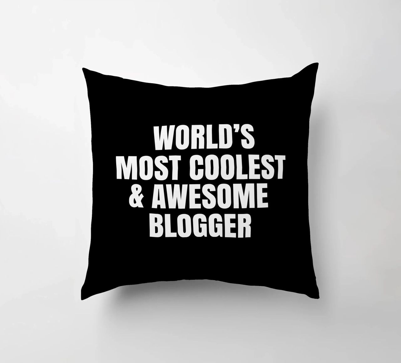 World's most coolest and awesome blogger cuscino da happieeagle