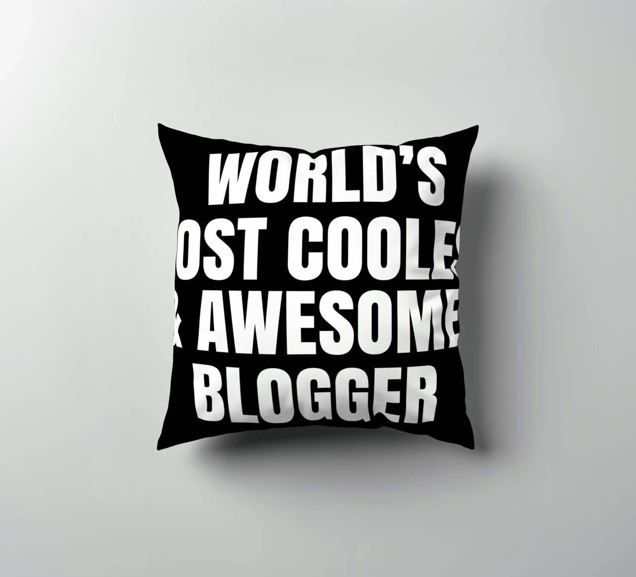World's most coolest and awesome blogger cuscino da happieeagle