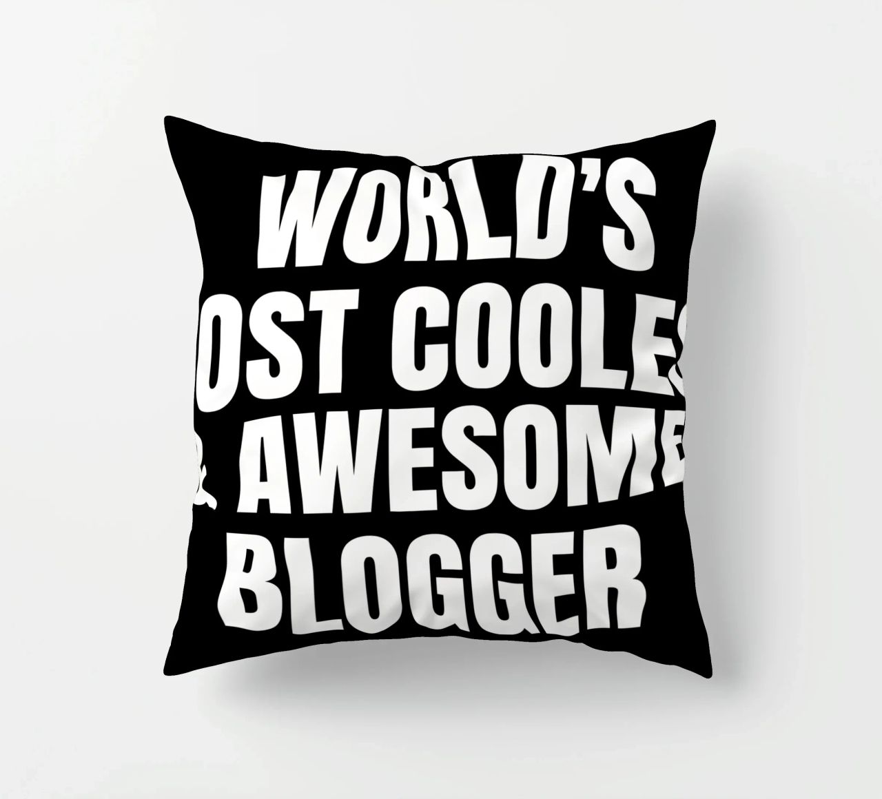 World's most coolest and awesome blogger cuscino da happieeagle