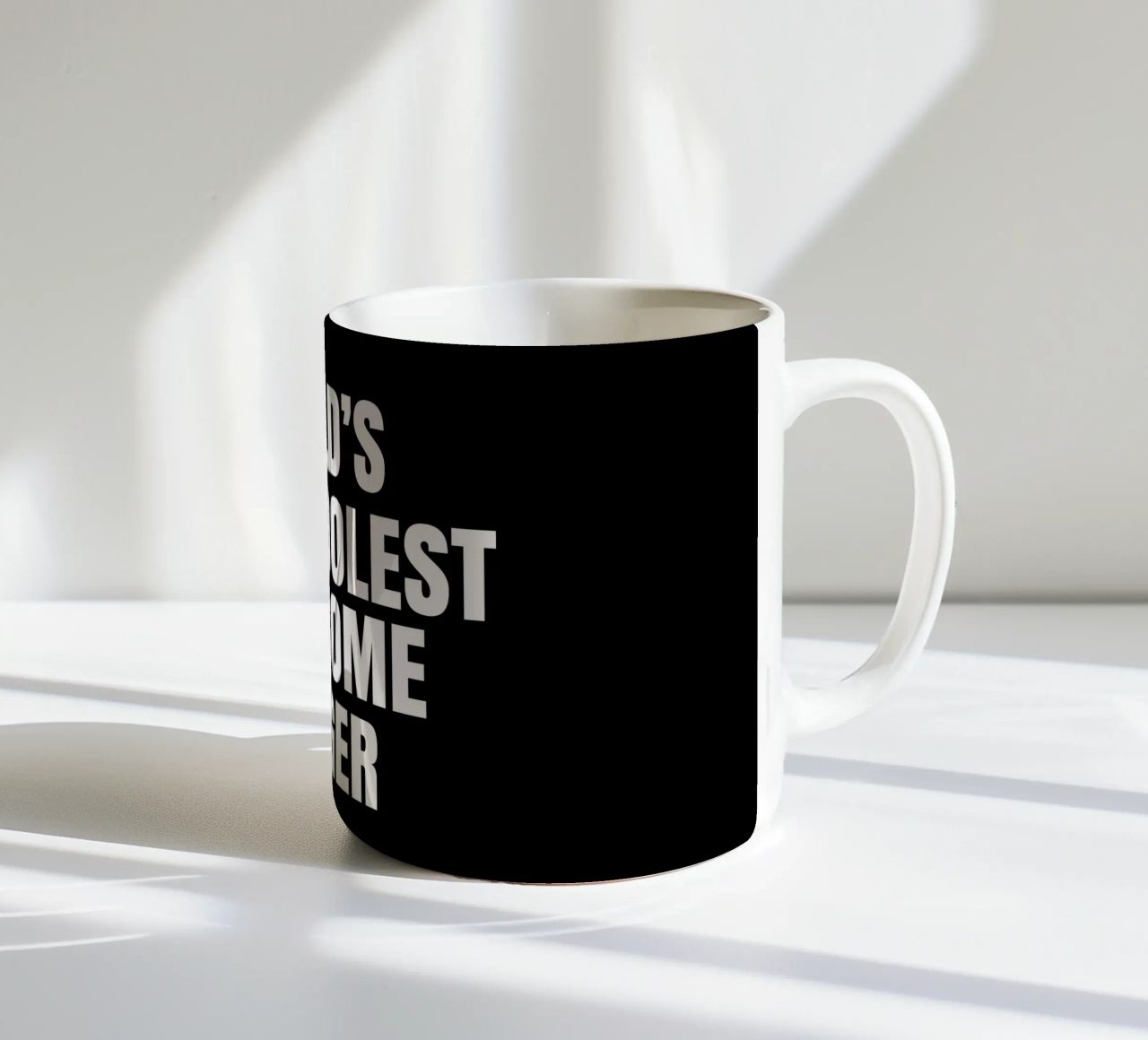 World's most coolest and awesome blogger tazza in ceramica da happieeagle