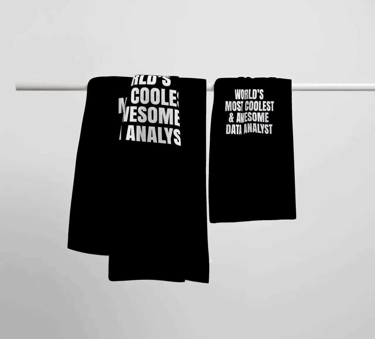 World's most coolest and awesome data analyst asciugamano da bagno da happieeagle