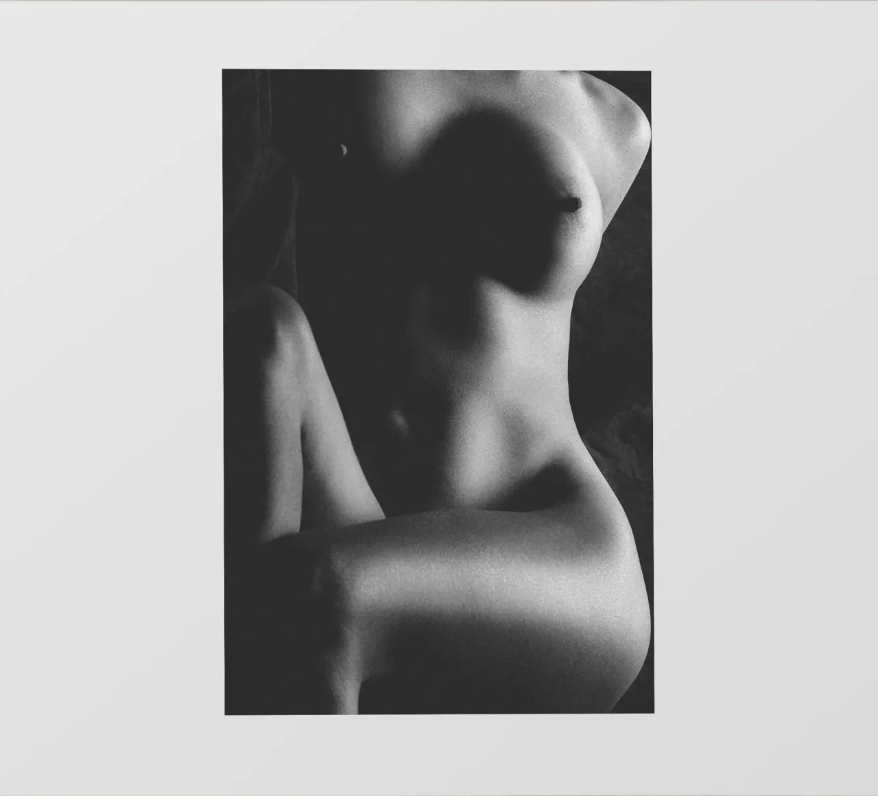 Tori Bodyscape Mono pellicola backlit da Dave Hare Photography