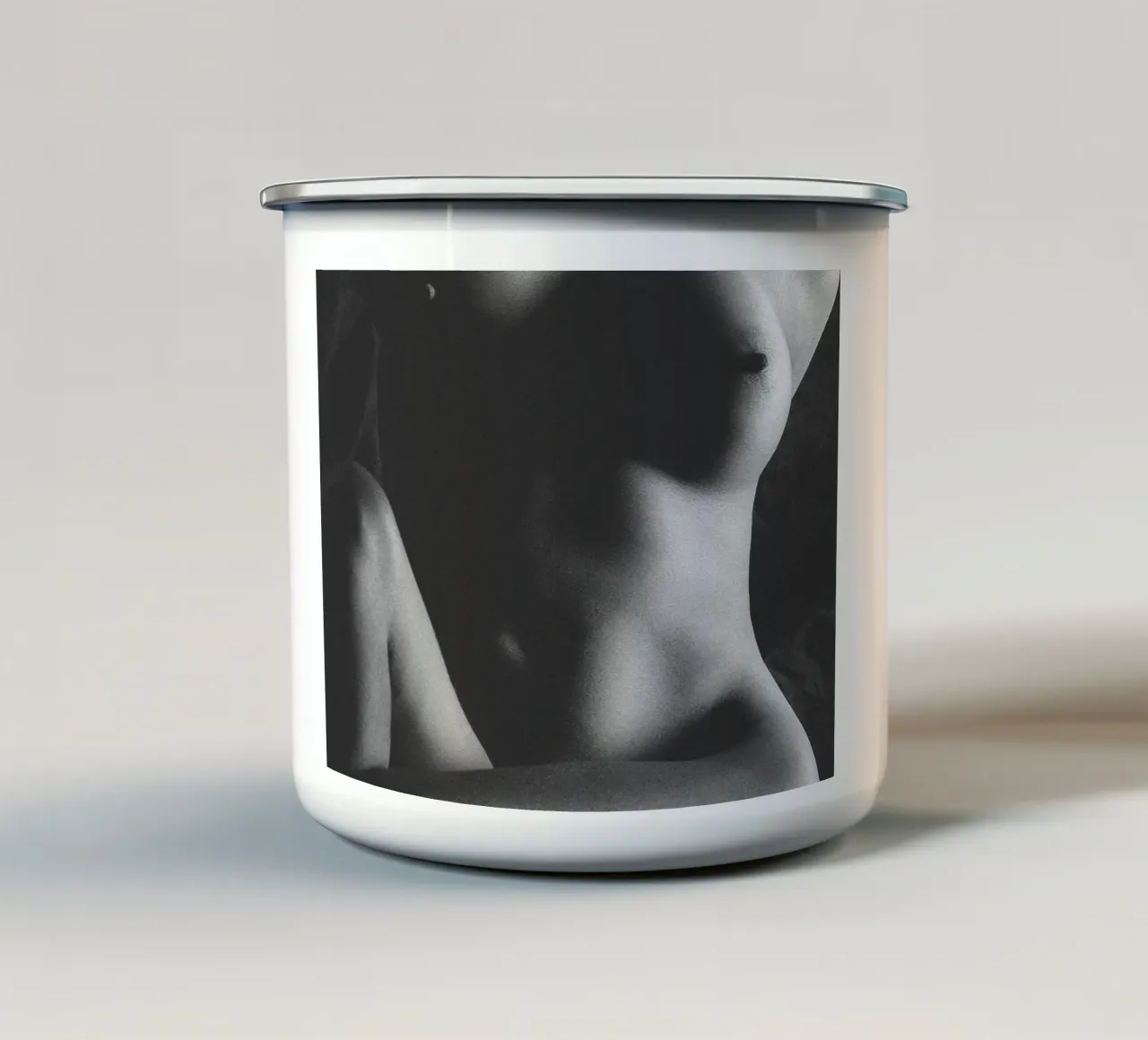 Tori Bodyscape Mono tazza in smalto da Dave Hare Photography
