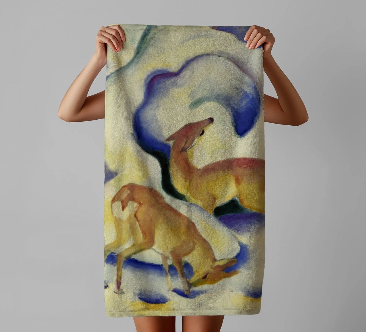 Franz Marc - Hirsche im Schnee Handtuch von ARTOTHEK