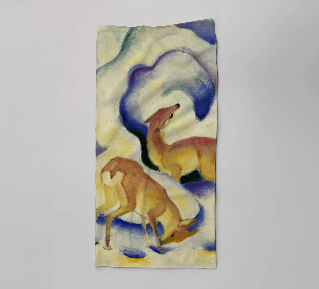 Franz Marc - Hirsche im Schnee Handtuch von ARTOTHEK