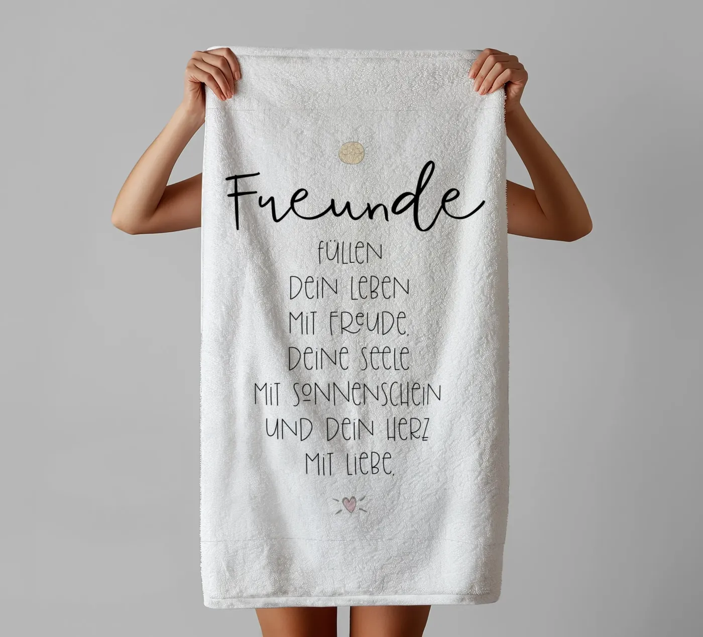 Freunde towel by Ohkimiko