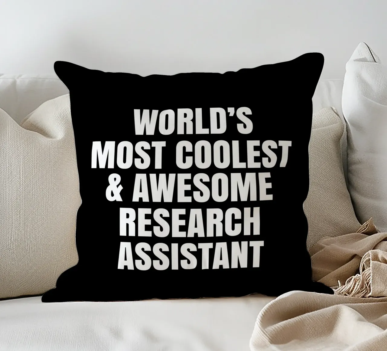World's most coolest and awesome research assistant cojín de happieeagle