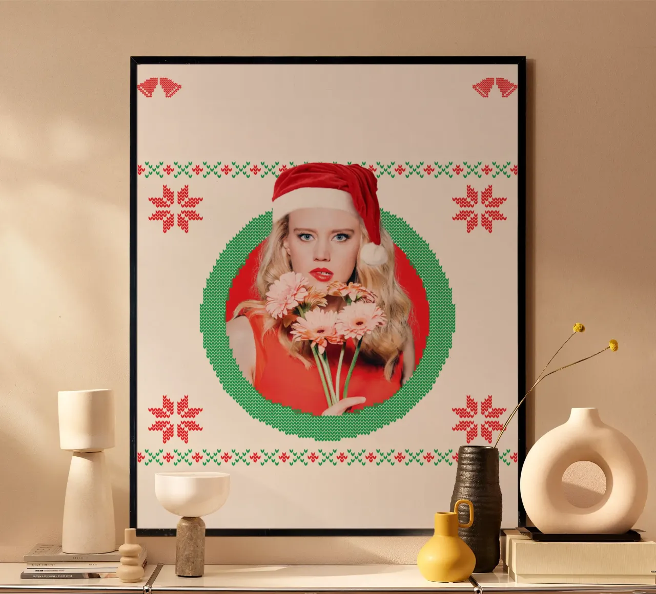 Tutto quello che voglio per Natale Kate McKinnon poster con telaio in legno da kaiyaraiya