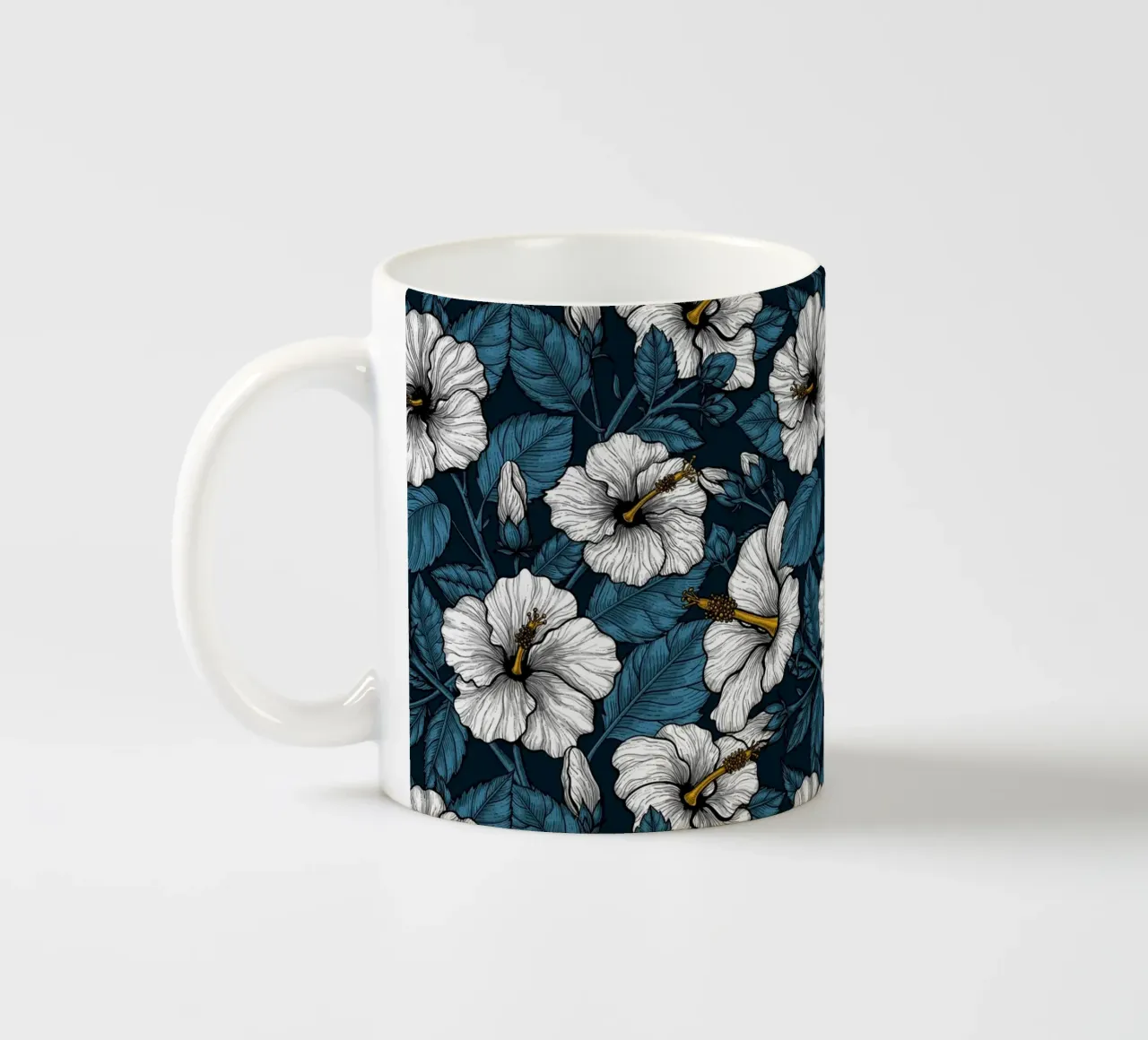 Ibisco bianco su blu scuro tazza in ceramica da Painted Nature