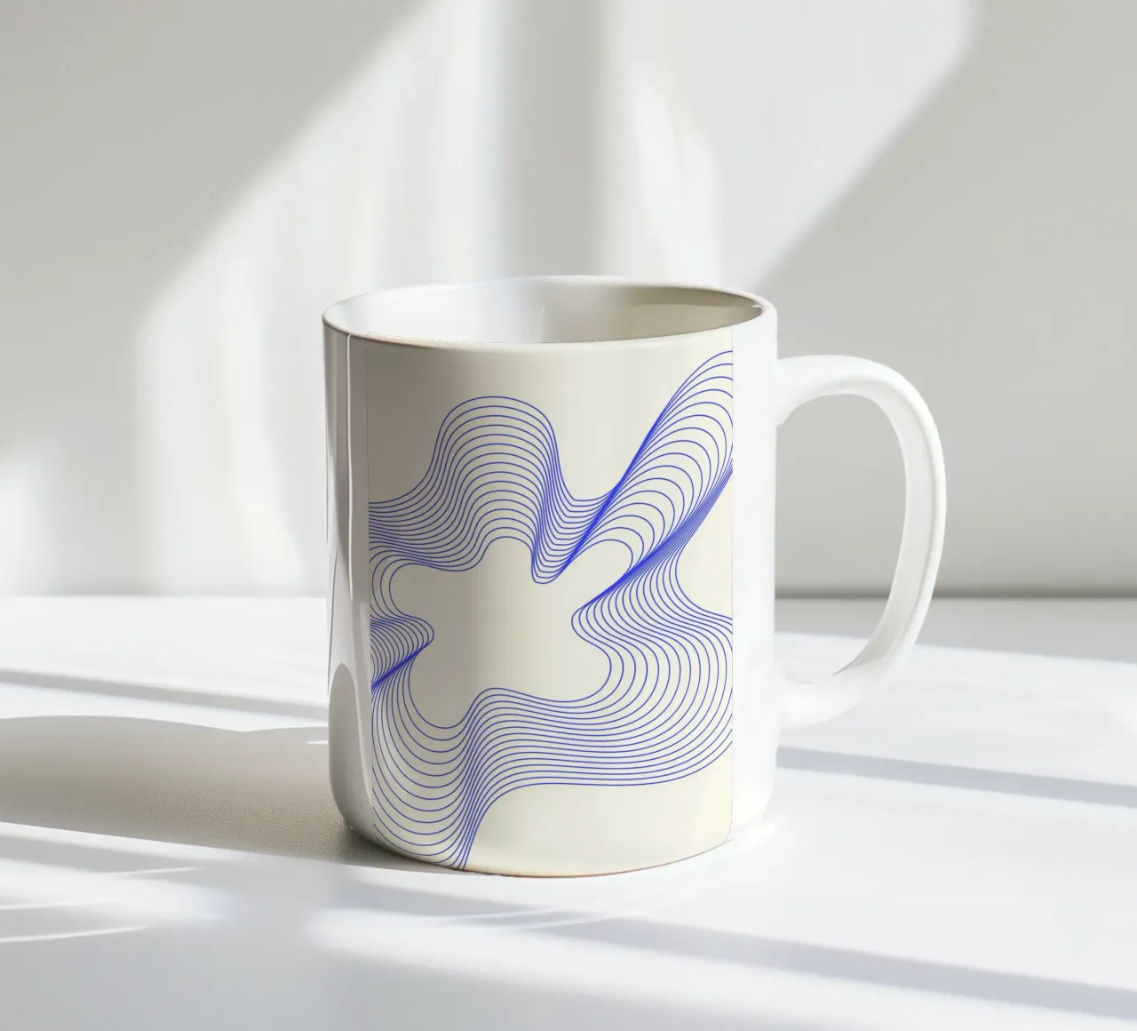 Azure Pulse |  Minimal Art | Hypnotic Blue tazza in ceramica da PrintCessStudio