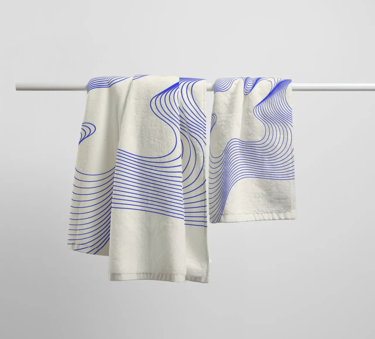 Azure Pulse |  Minimal Art | Hypnotic Blue asciugamano da bagno da PrintCessStudio