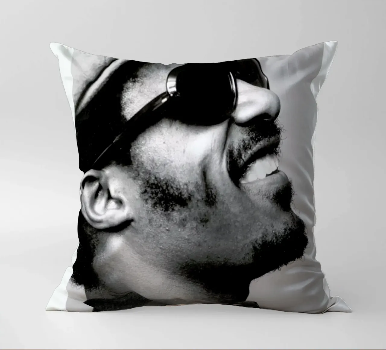 Stevie Wonder cuscino da Gallery Print and Art Limited