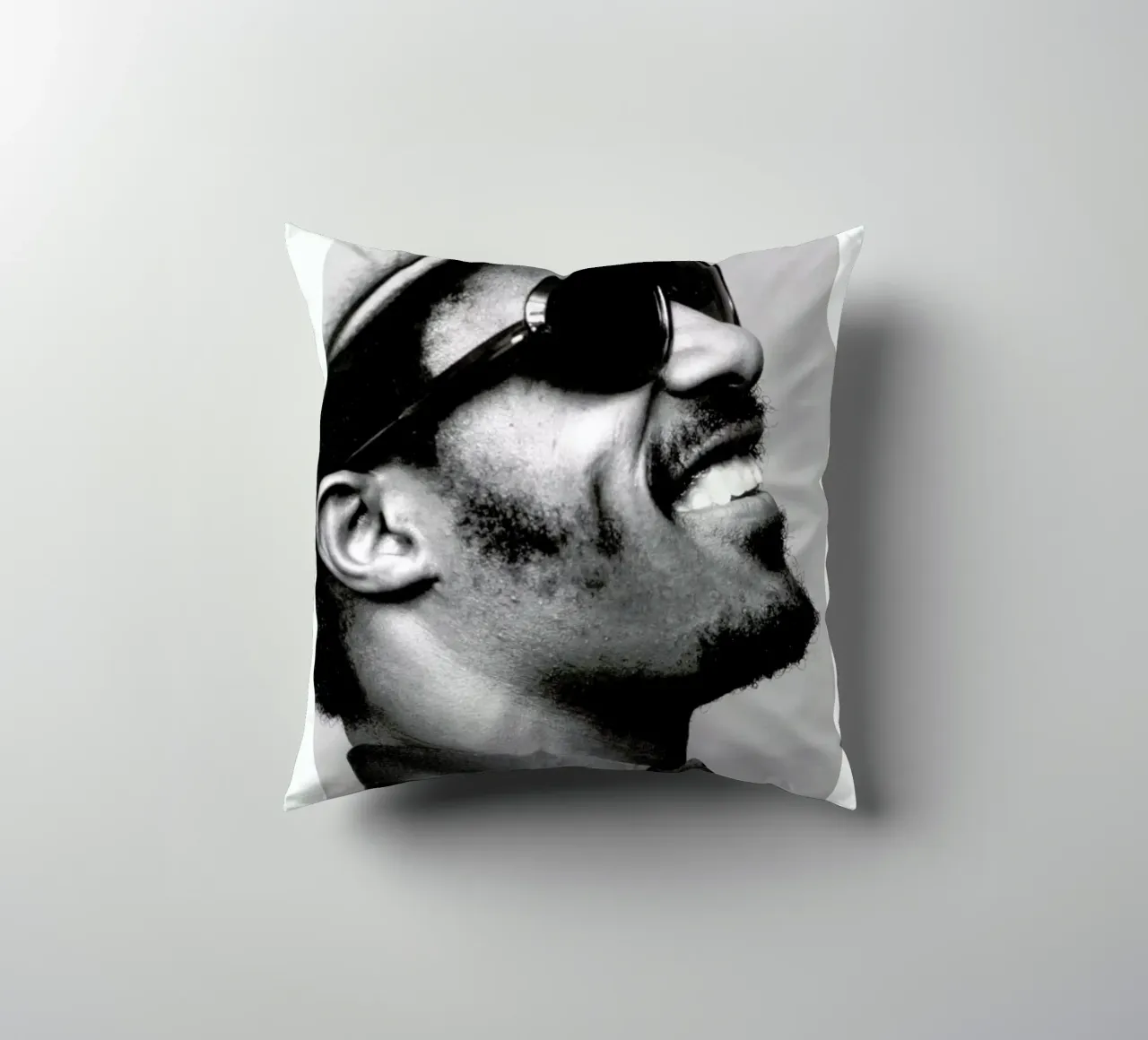Stevie Wonder cuscino da Gallery Print and Art Limited