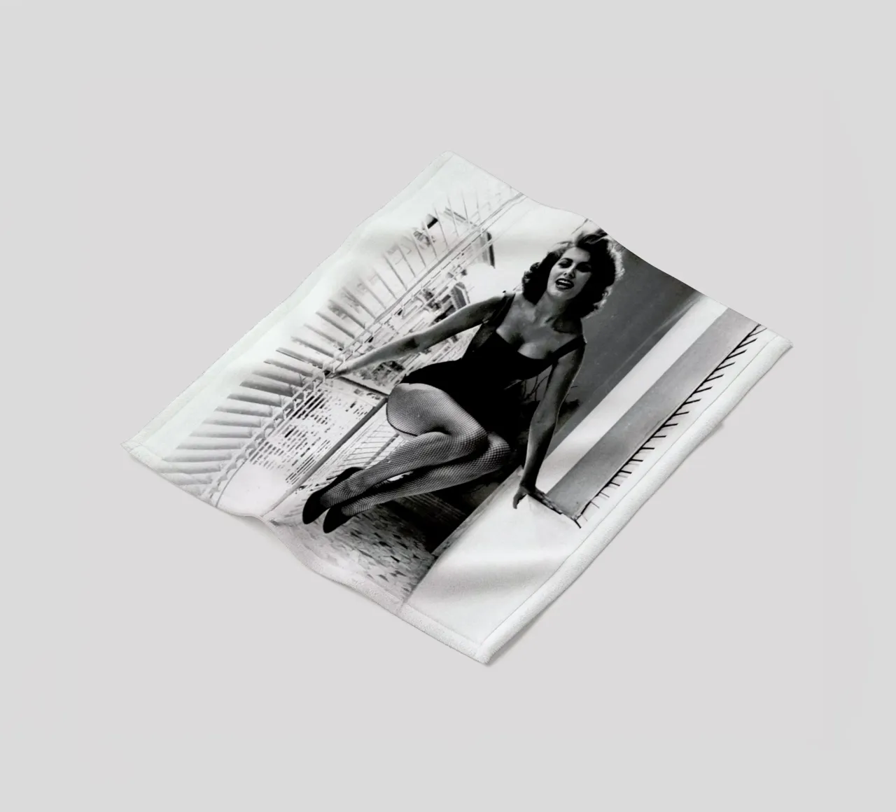 Sophia Loren coperta in pile da Gallery Print and Art Limited