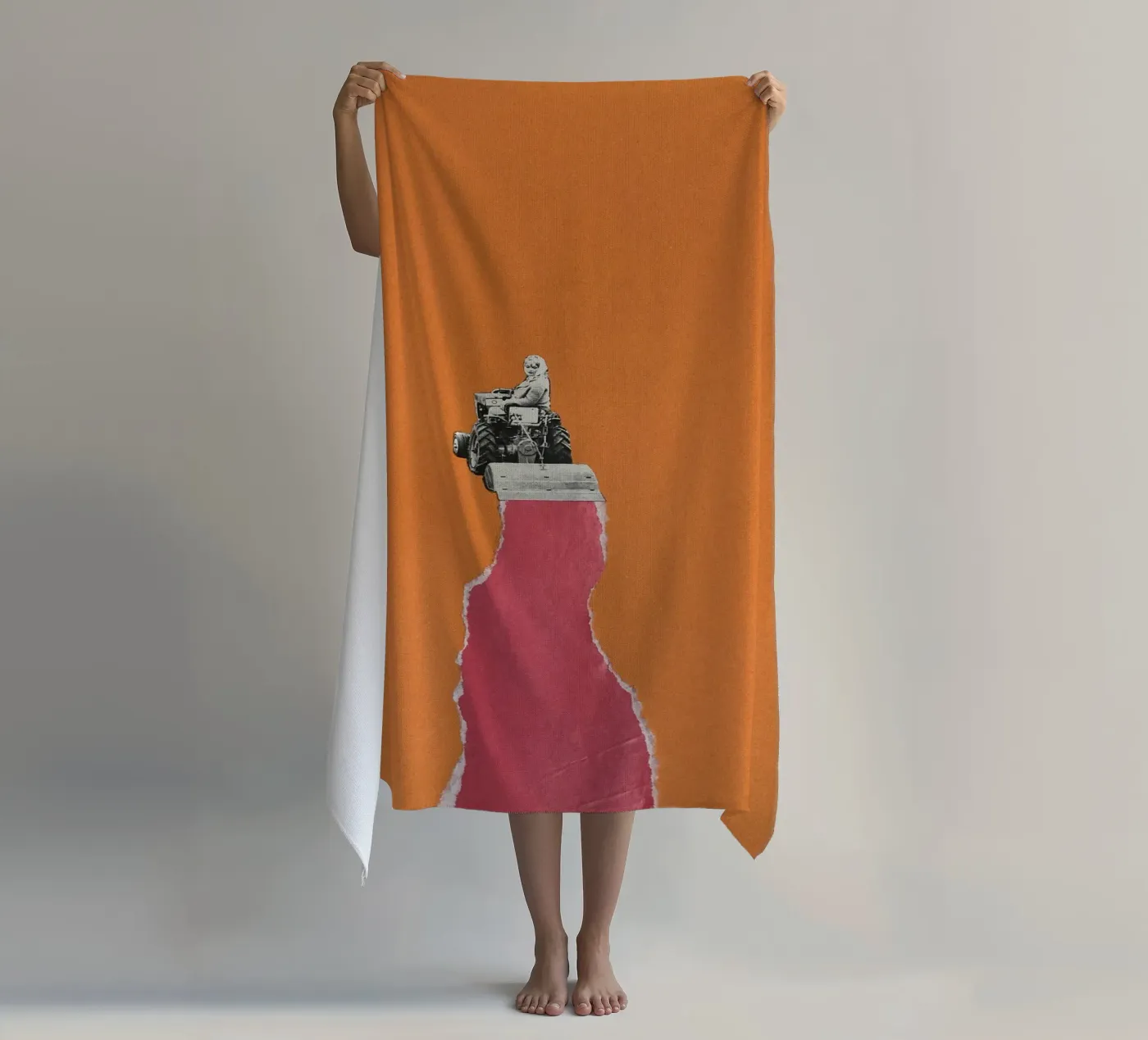 Tractorette beach towel by Carlos Quitério