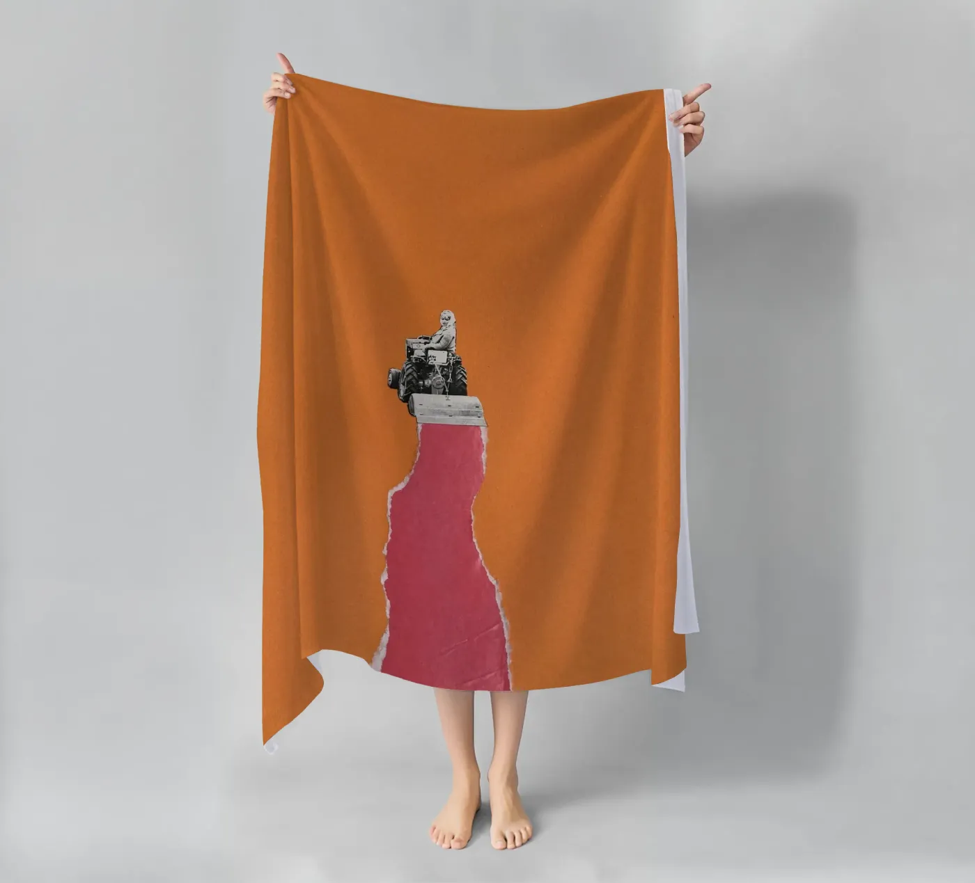 Tractorette beach towel by Carlos Quitério