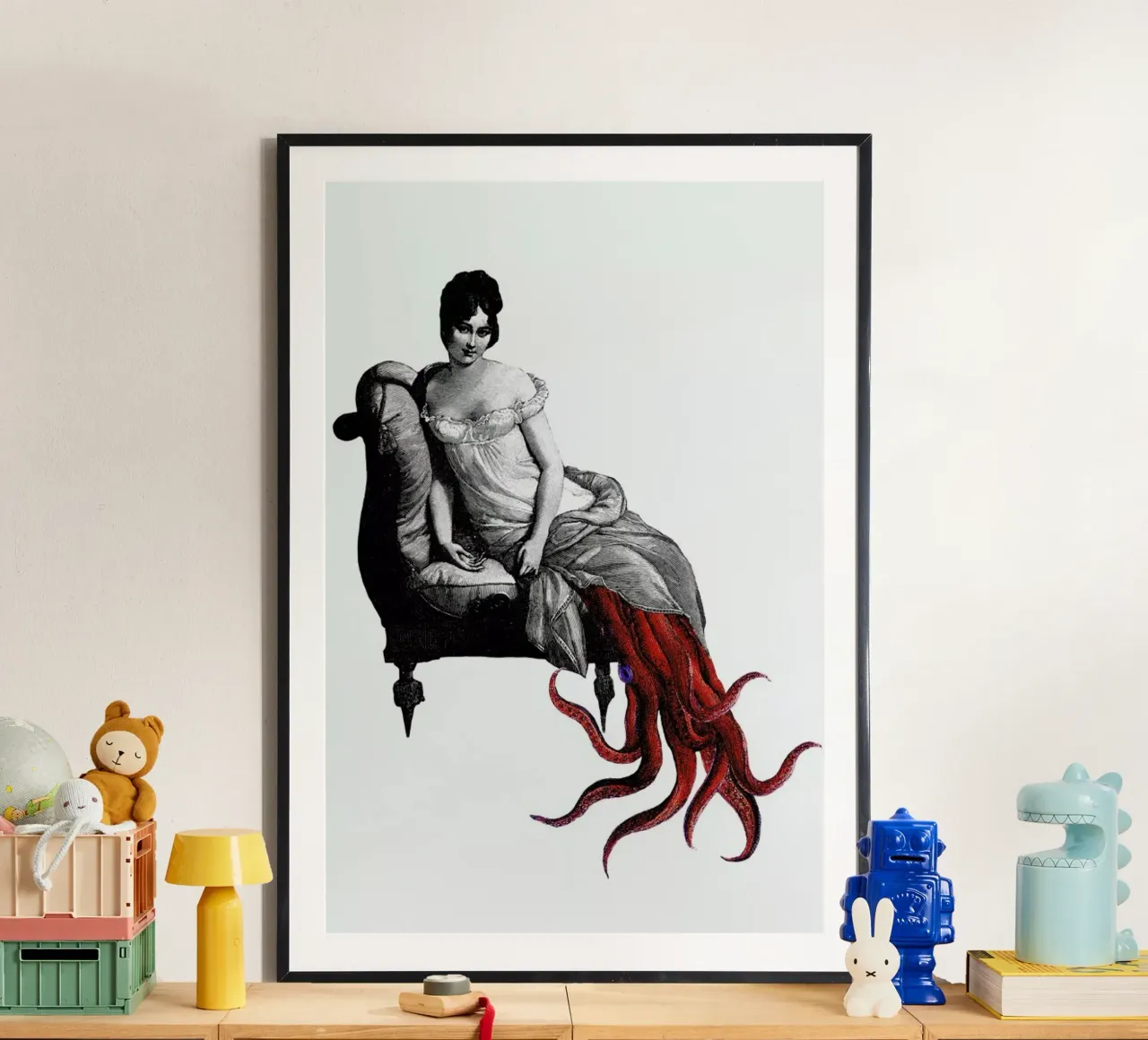 Octavia poster con telaio in plastica da The Gently Unfurling Sneak