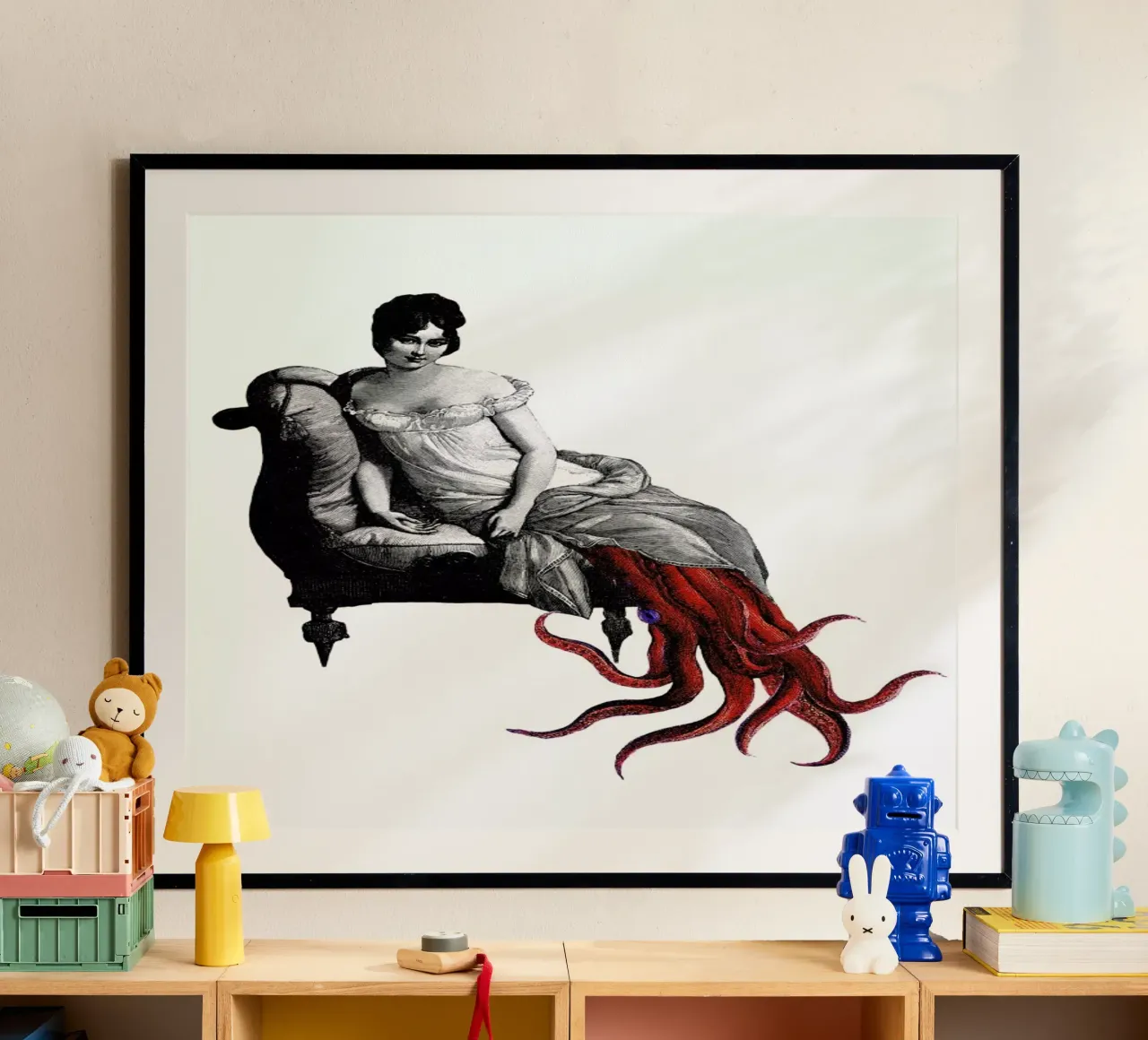 Octavia poster con telaio in plastica da The Gently Unfurling Sneak