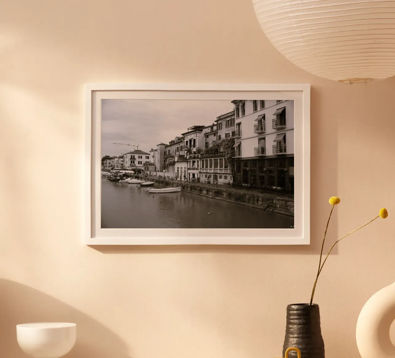 Non sono Venezia poster con telaio in plastica da Alexandra Joseph Fotomomente