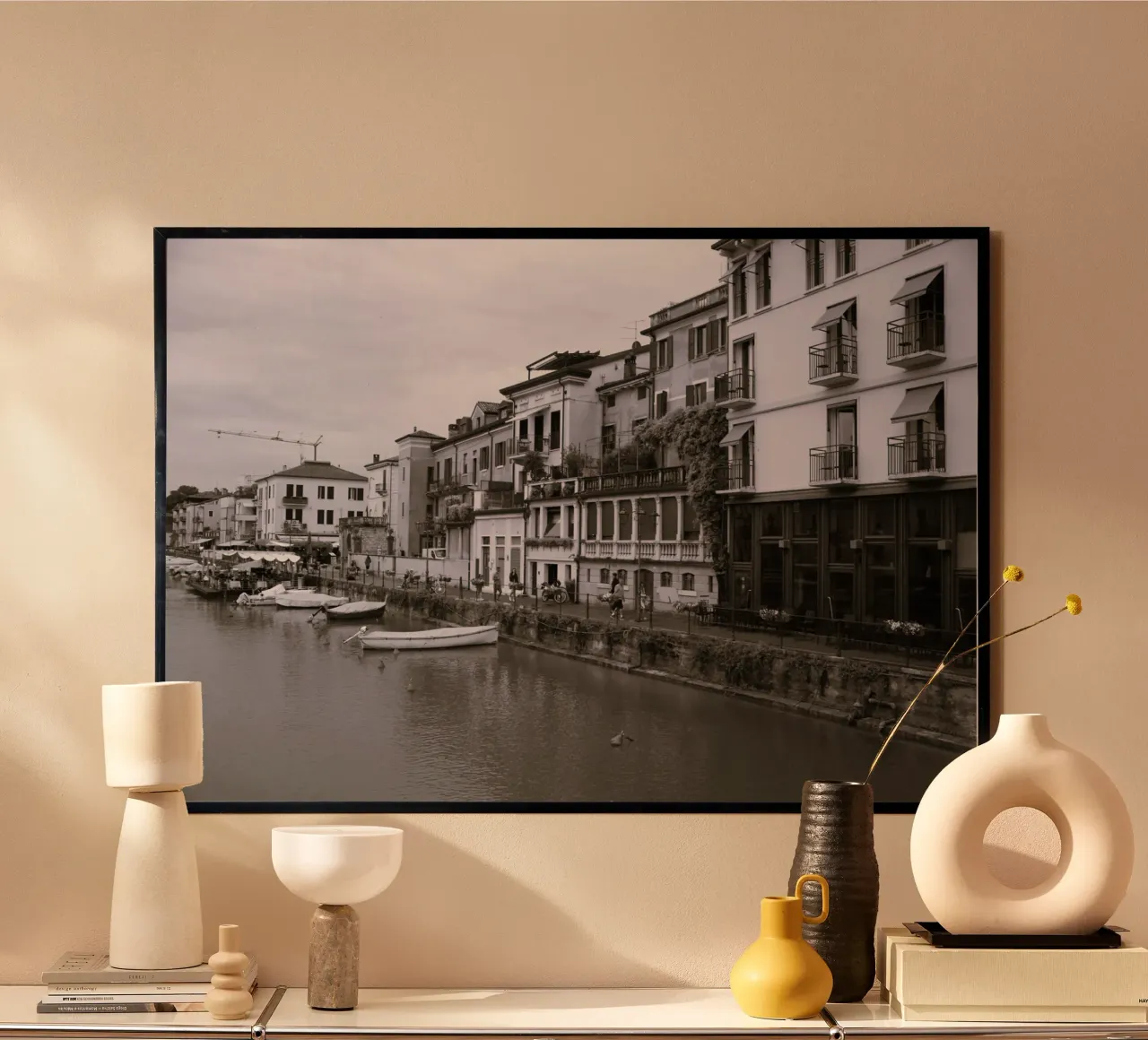 Non sono Venezia poster con telaio in plastica da Alexandra Joseph Fotomomente