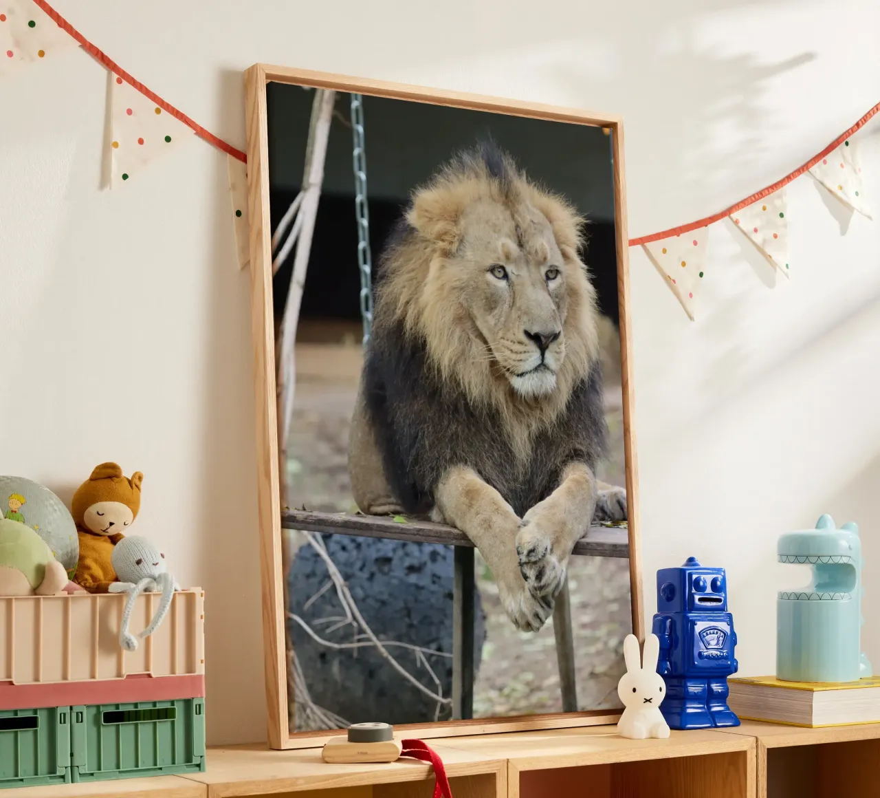 Melancholic lion canvas with Floater frame by Alexandra Joseph Fotomomente